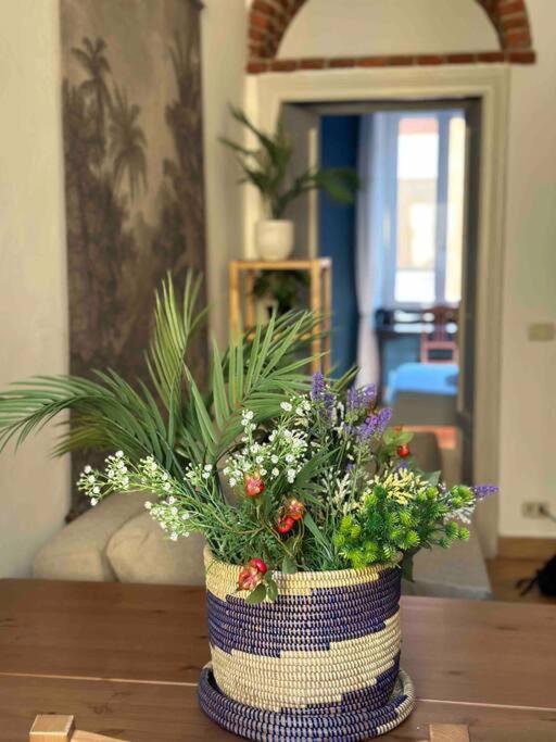 Xenia Apartments - Charming Garden Suite In Porta Venezia Milan Bagian luar foto